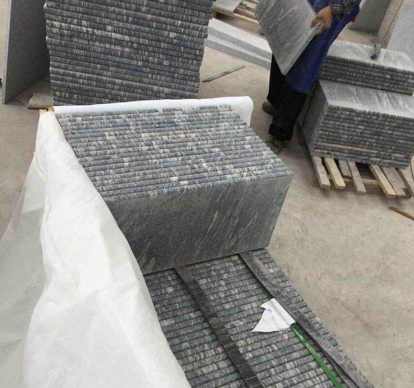 Flamed Juparana Classic Granite Coping Stone with Bullnose Round Edge under Packageing