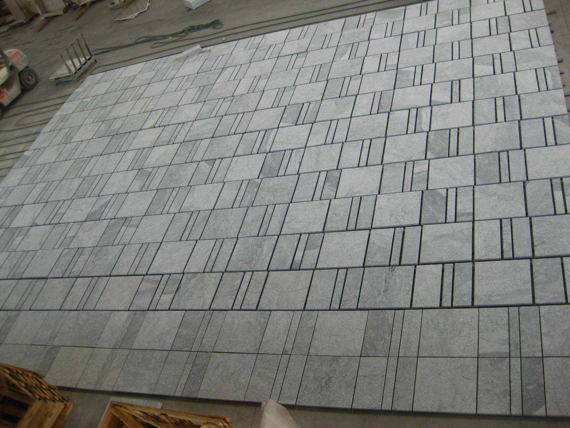 Customized Sizes Flamed Viscount White Granite Exterior Wall Cladding Slabs